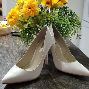BCBG White high heels SZ 7.5